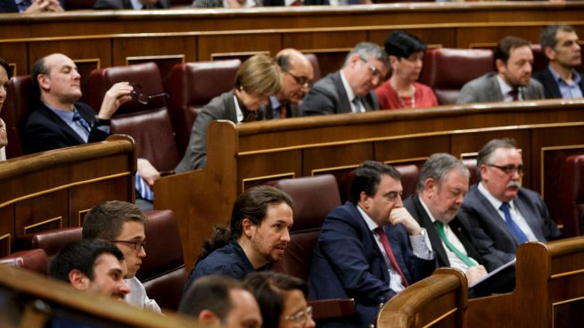 El acuerdo de todos los partidos deja los escaños de Podemos más cerca del ‘gallinero’