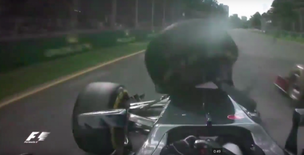 El impacto, desde la cámara del coche de Alonso. 