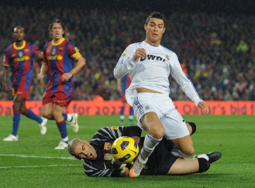 Cristiano fue arrollado por Valdés.