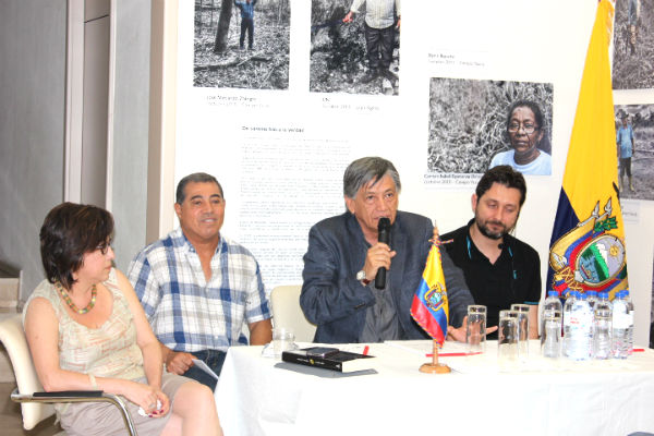 El diputado de Podemos Rafa Mayoral junto al embajador de Ecuador, Miguel Calahorrano