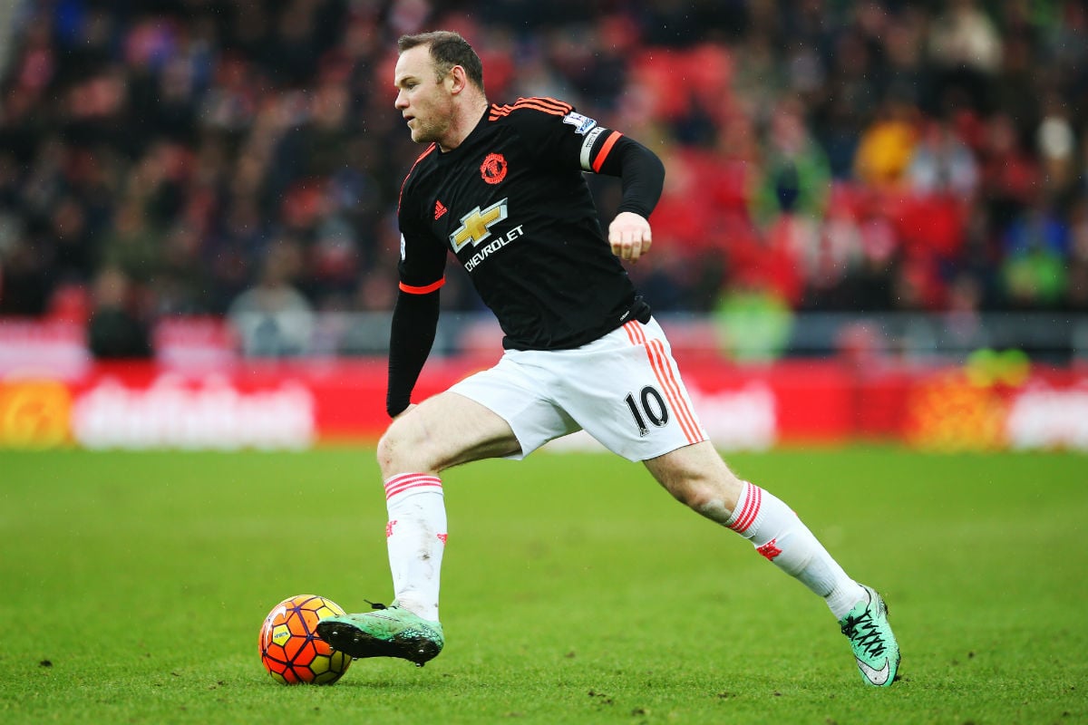 Rooney disputando un partido con el Manchester