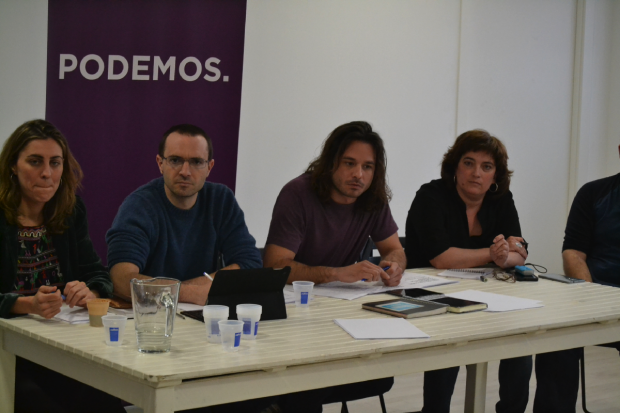 Miembros de Podemos Madrid en reunión. (Foto: OKDIARIO)