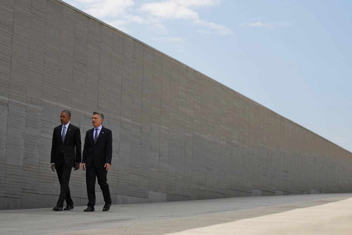 Barack Obama y Mauricio Macri rinden tributo a las víctimas de la dictadura (Foto: Reuters)