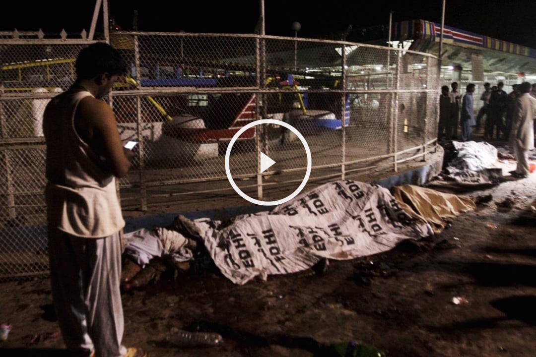 Cuerpos de los fallecidos en el atentado de Pakistán (Foto: Reuters)