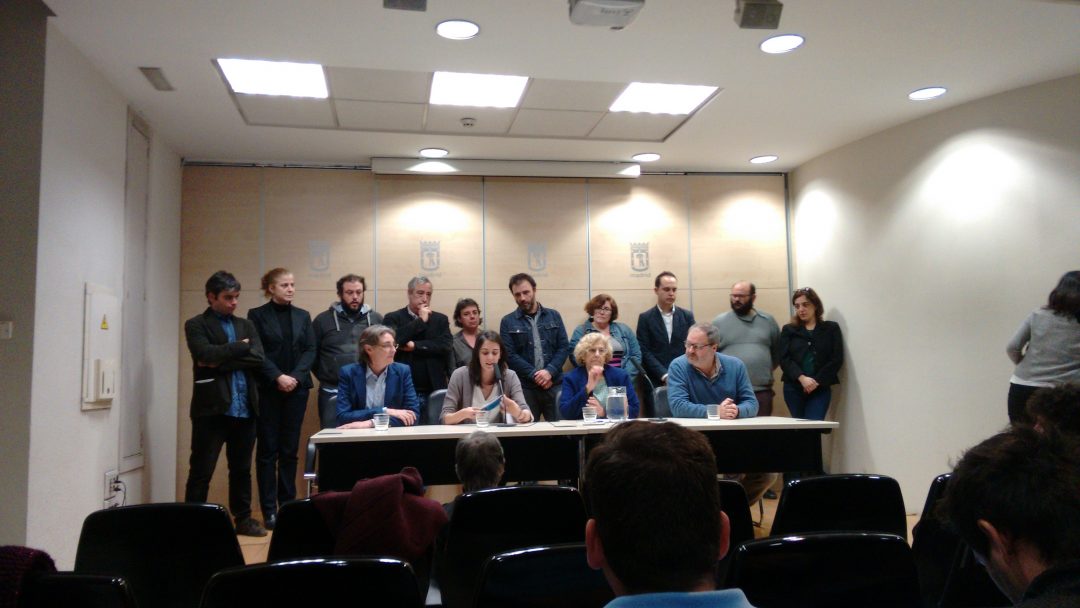Rita Maestre con 14 concejale y la alcaldesa. (Foto: OKDIARIO)