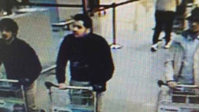 Difunden una imagen de sospechosos del atentado en el aeropuerto