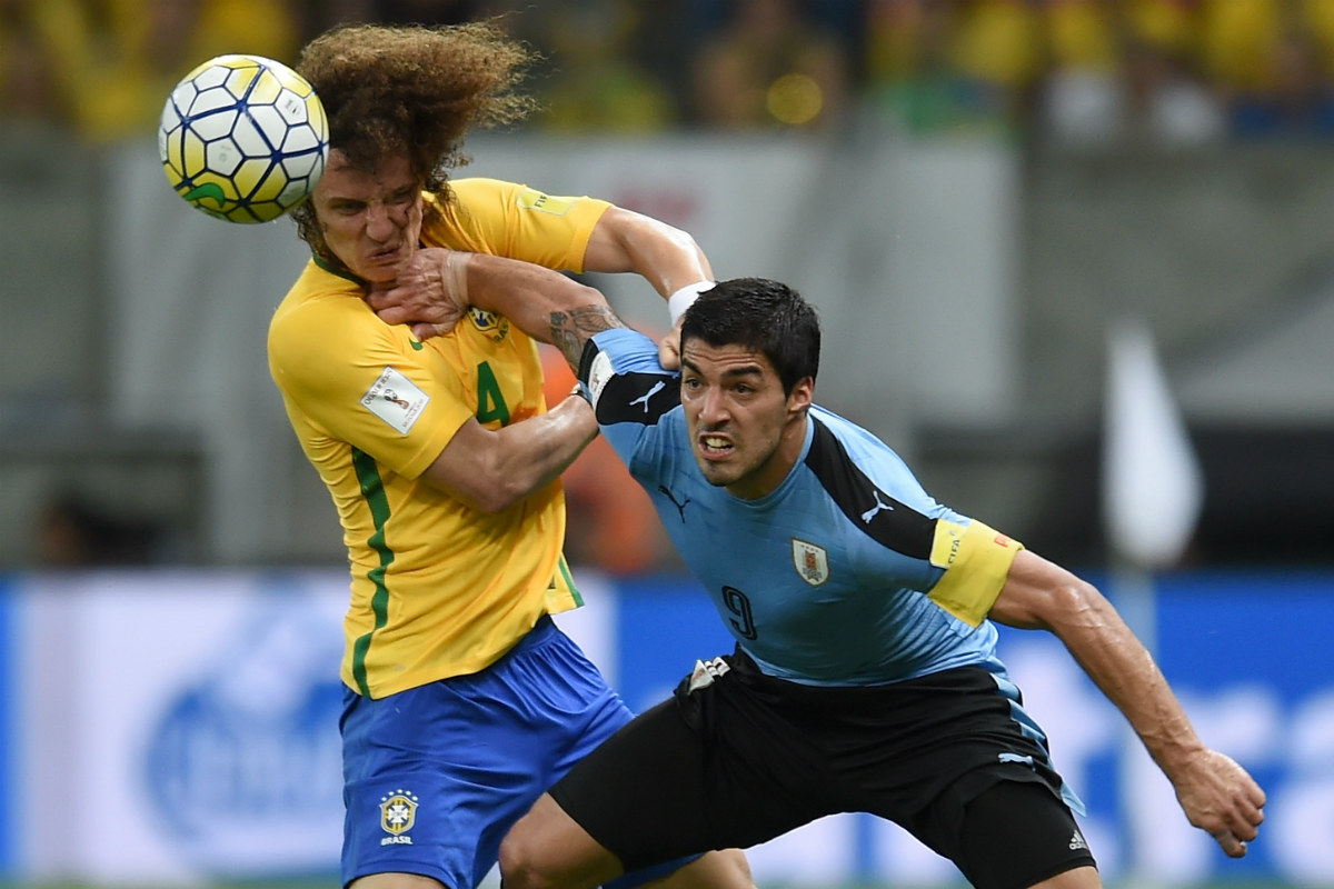 Luis Suárez se merendó a David Luiz en el choque. (Getty)