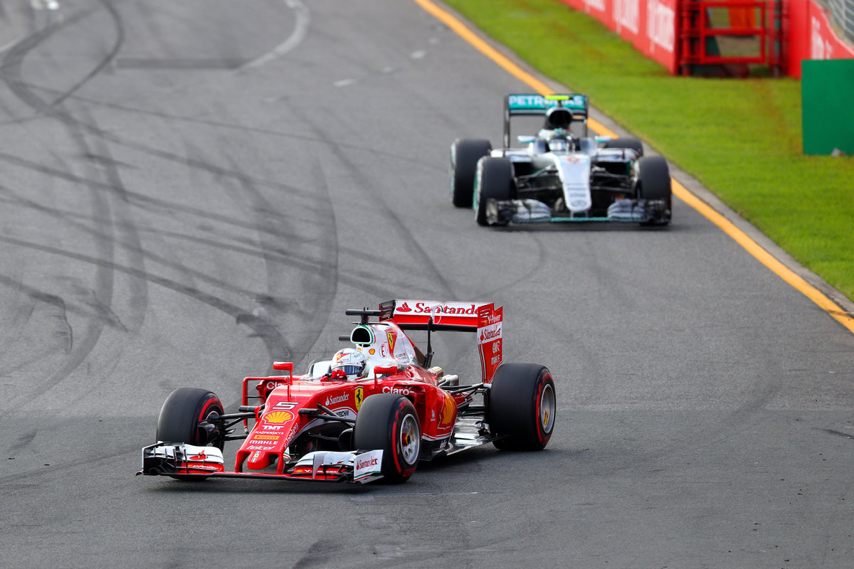 Vettel por delante de Rosberg (Getty)