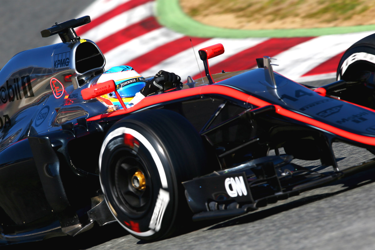 Fernando Alonso completó 57 vueltas en Barcelona con el McLaren-Honda sin ningún problema. (Getty)