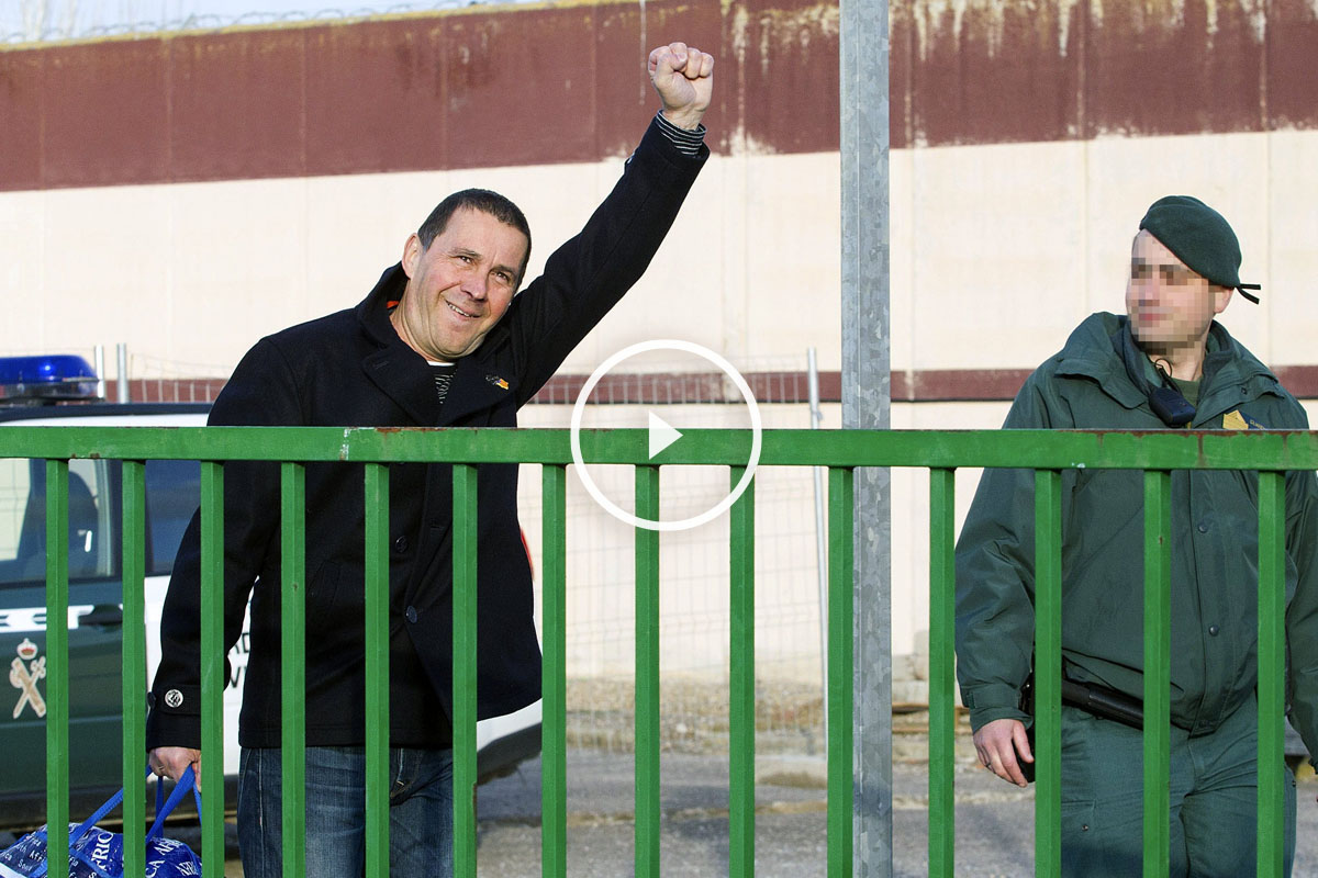 Otegi, eufórico a su salida de prisión. (Foto: EFE)