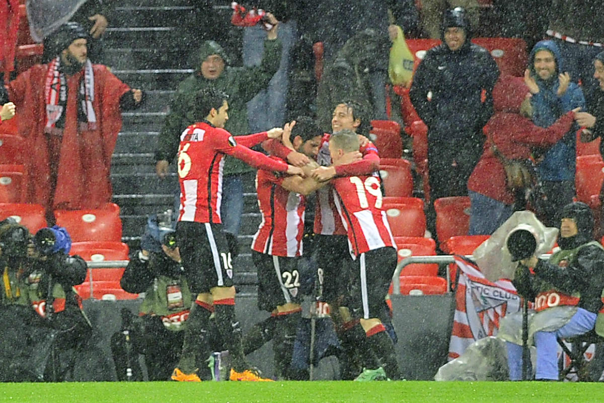 Raúl García celebra su gol que dio el triunfo al Athletic. (AFP)