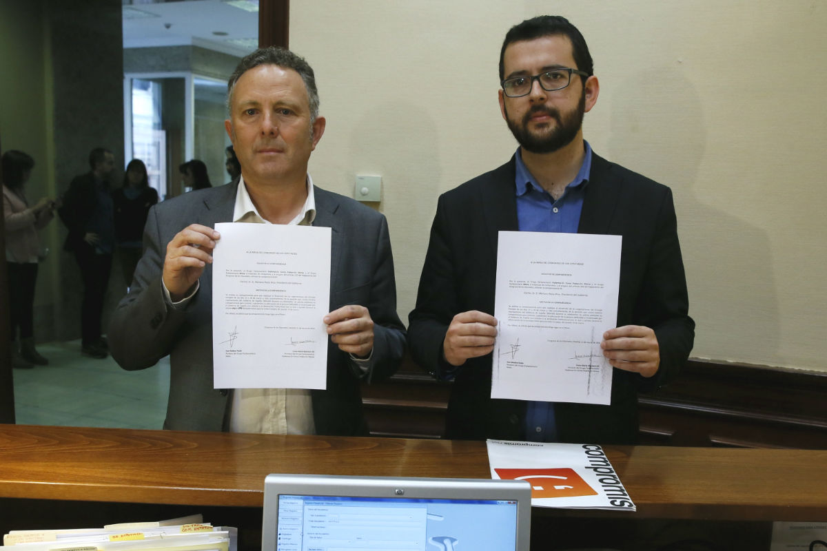 Los diputados de Compromís, Ignasi Candela (d) y Enric Bataller. (Foto: EFE)