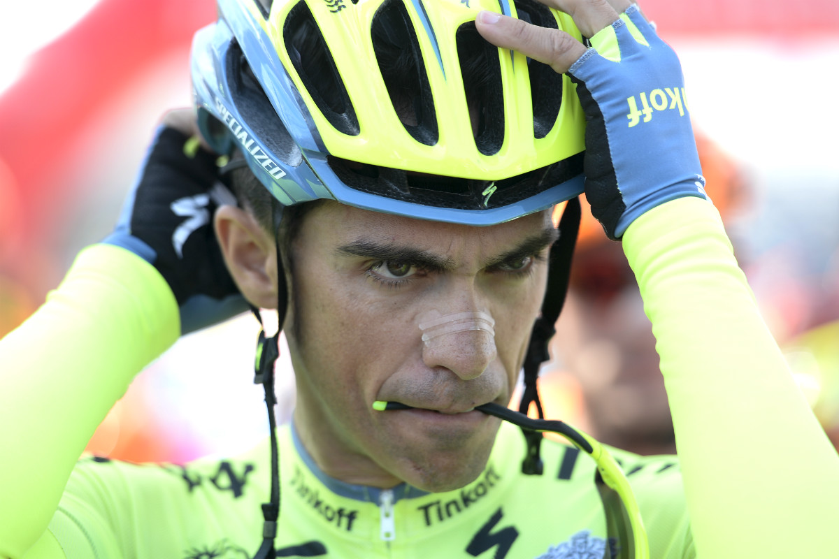 Alberto Contador reclama más control de motos en el ciclismo. (AFP)