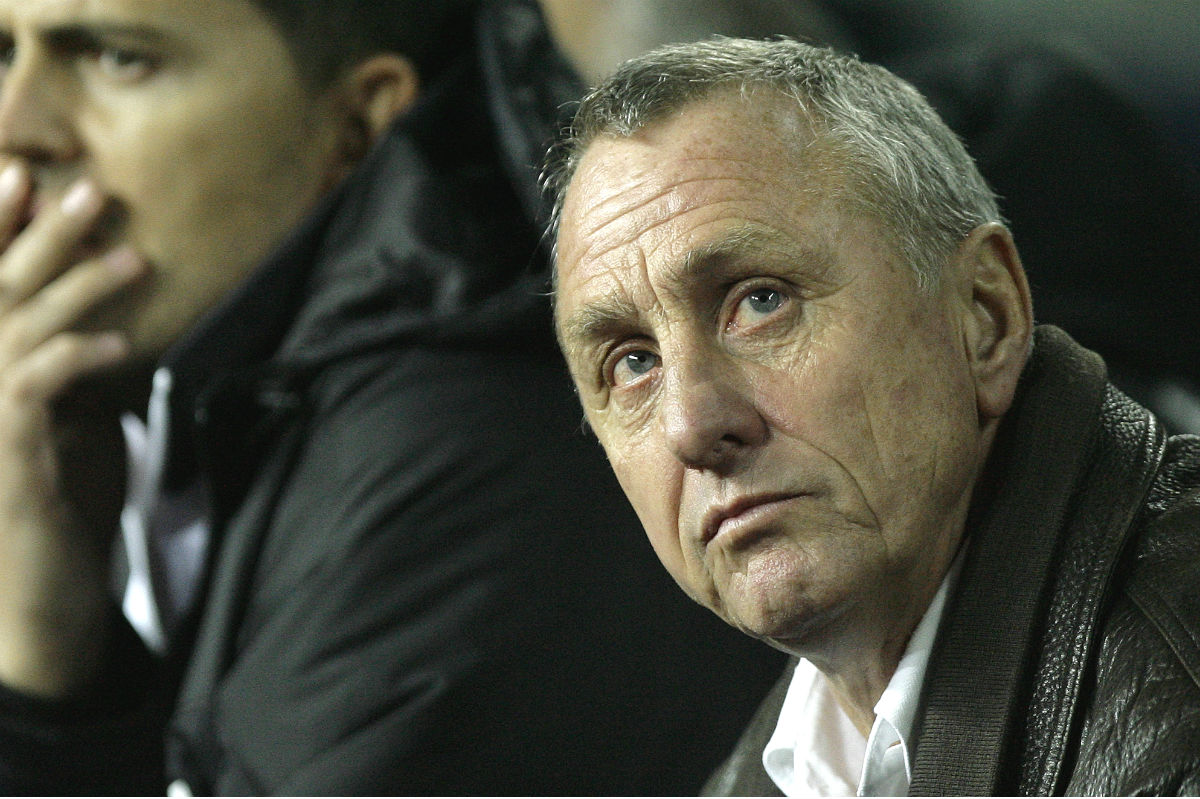 Johan Cruyff en el banquillo del Camp Nou. (AFP)