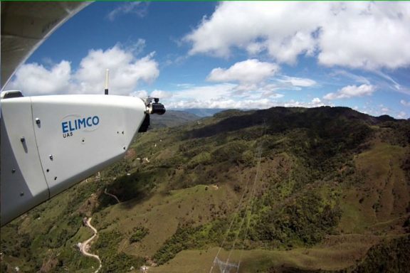 Dron de Elimco volando en Colombia.