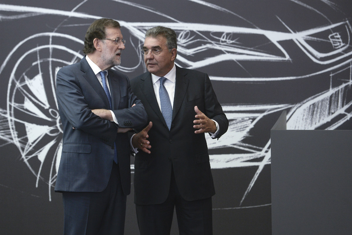 Francisco García Sanz, presidente del Wolfsburgo, junto a Mariano Rajoy, presidente del Gobierno. (AFP)