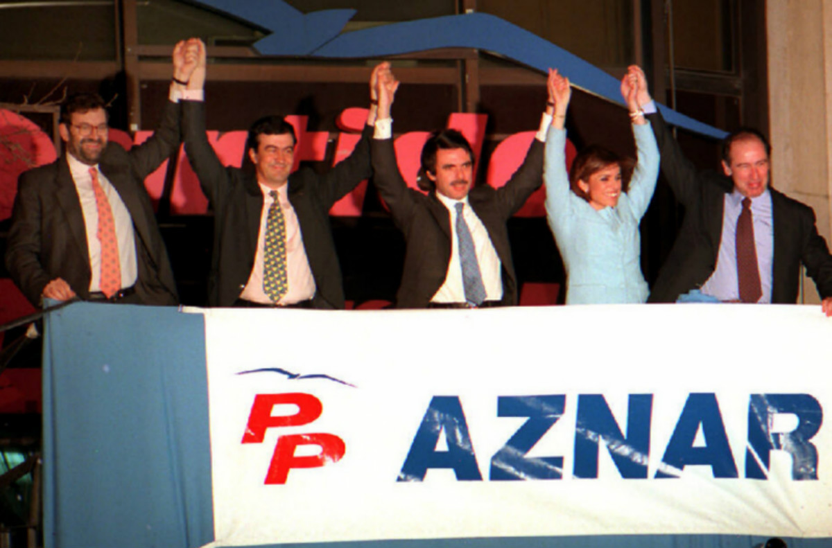 Rajoy, Álvarez Cascos, Aznar, Botella y Rato, en la noche del 3 de marzo de 1996.