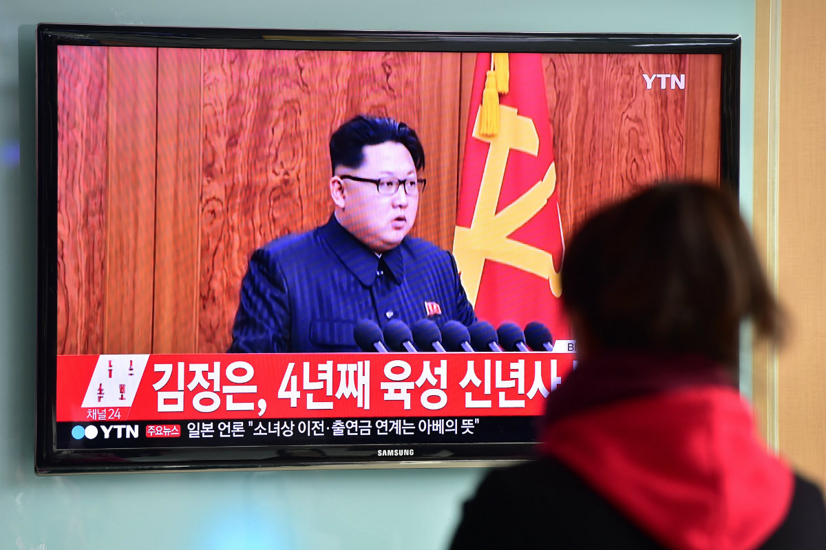 Kim Jong-un se dirige a su pueblo por televisión. (AFP)