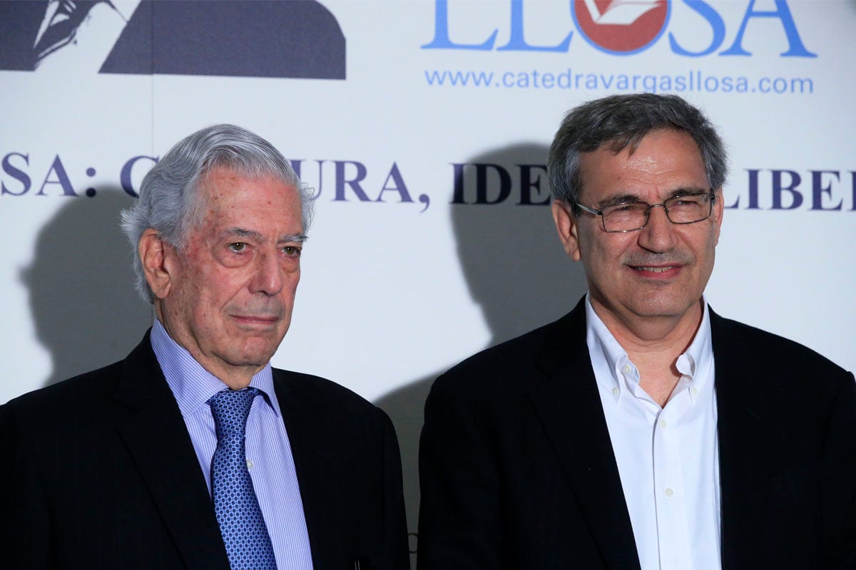 Mario Vargas Llosa y Orham Pamuk. (Foto: EFE)