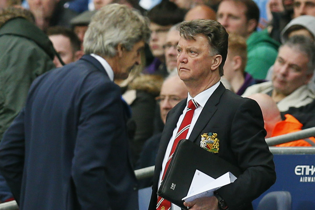 Van Gaal ganó el duelo a Pellegrini. (Reuters)