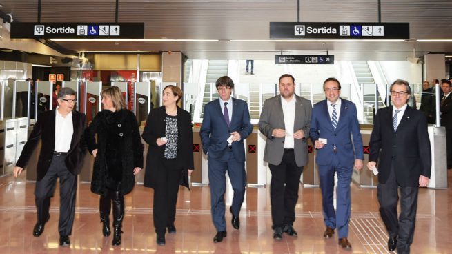 Colau tendrá que publicar el sueldo de la Mujer de Mas en el Metro de Barcelona