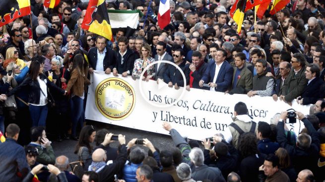 José Tomás, Ponce y El Juli lideran la multitudinaria manifestación en Valencia a favor de los toros