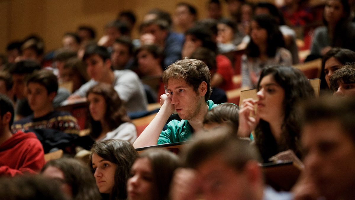 Atención, universitarios: estudiar en Barcelona les saldrá a casi 2.000€ por curso