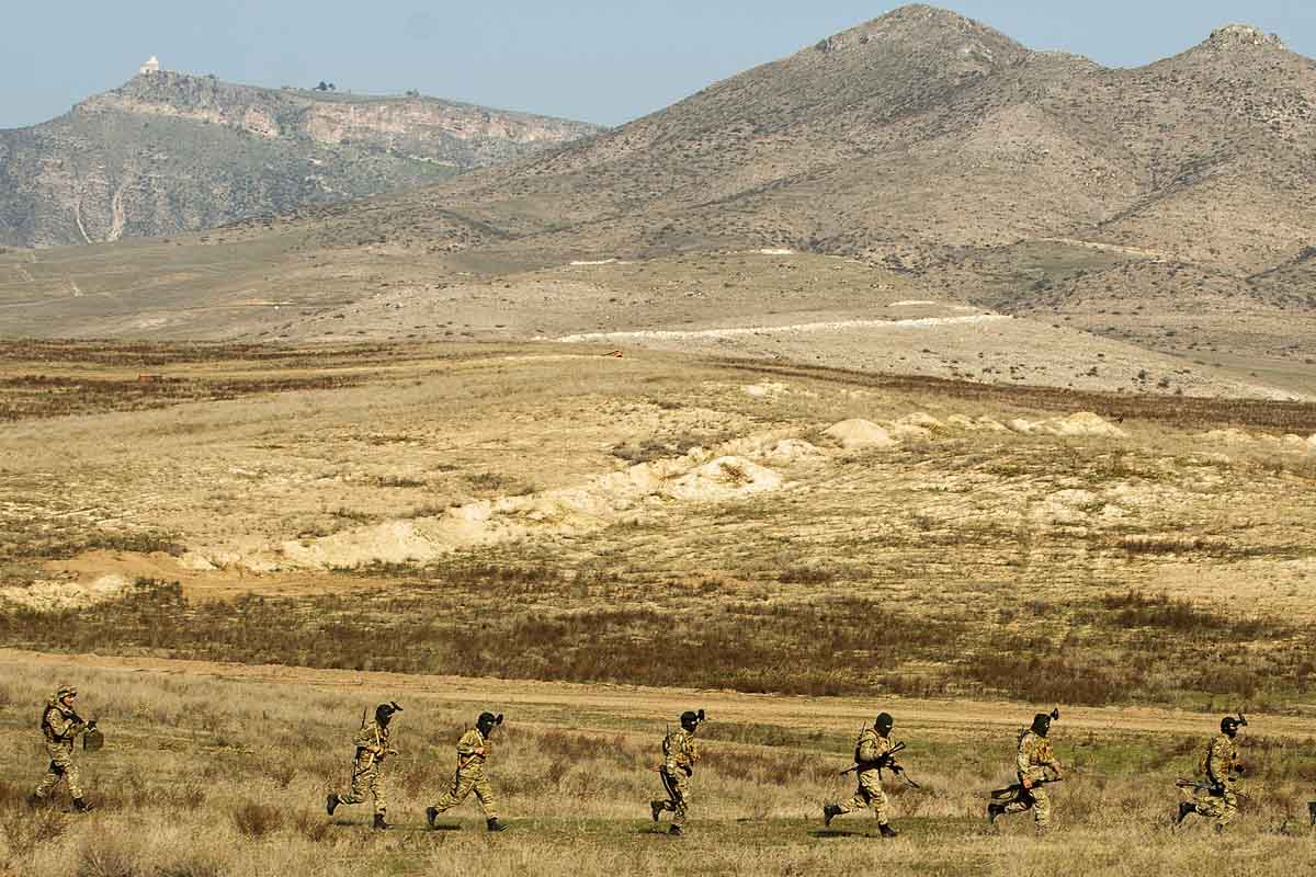 Despliegue de fuerzas en la frontera entre Armenia y Azerbaiyán (Foto: AFP)