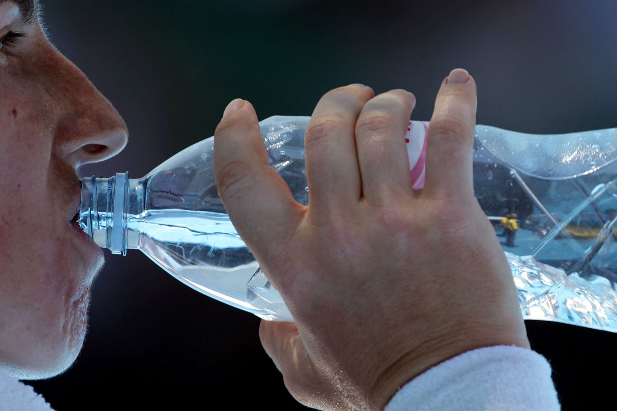 Imagen de una botella de agua. (Getty)