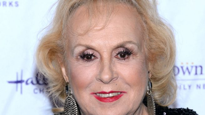 La actriz Doris Roberts muere a la edad de 90 años en Los Ángeles