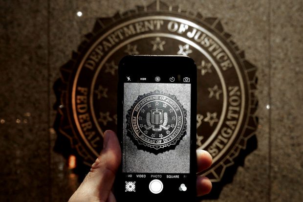 Imagen de un iphone en el departamento de Justicia de EEUU. (Getty)