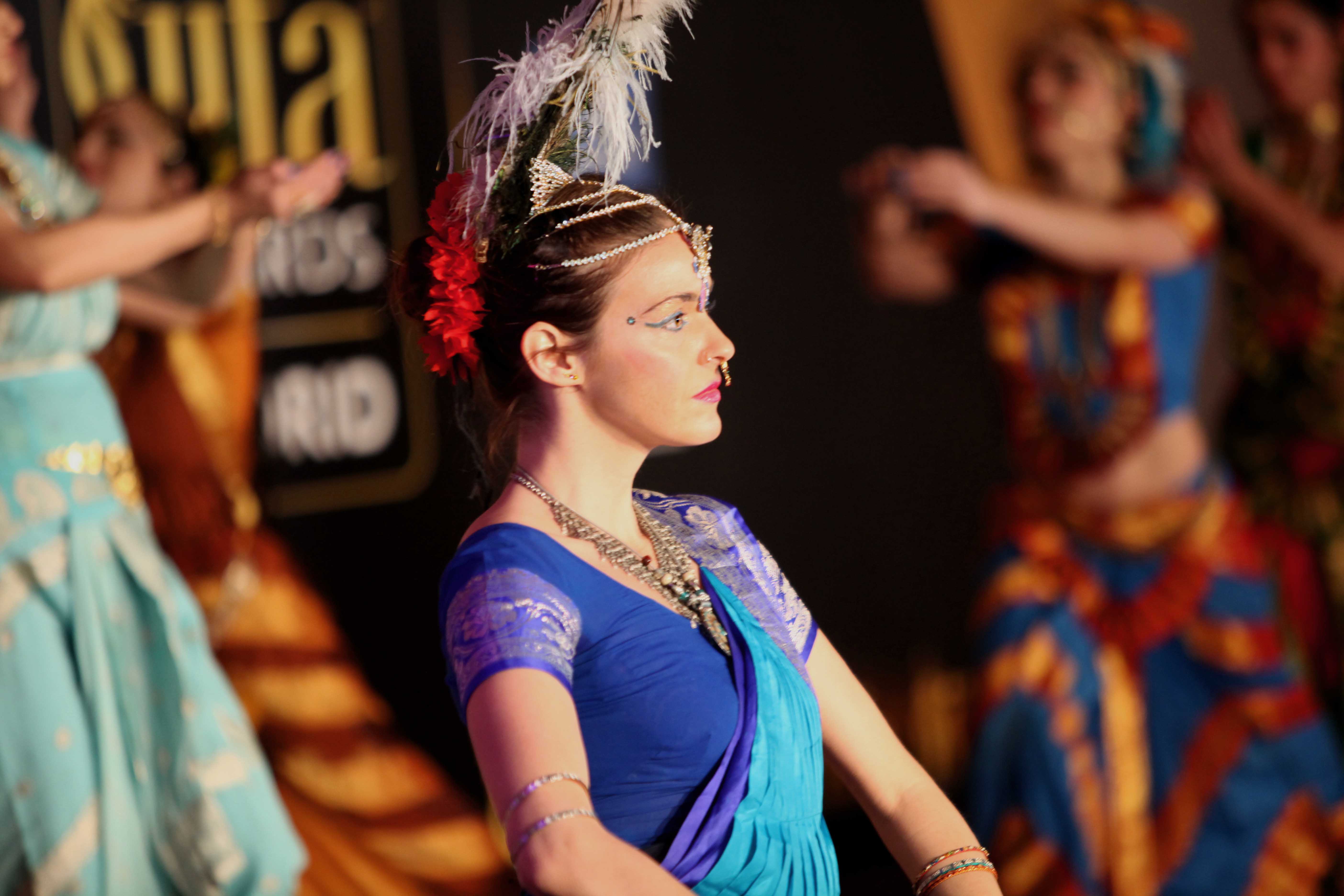 Bailarina en uno de los números intepretados en la presentación madrileña de los Premios de Bollywood el 14 de marzo de 2016. (Foto: IIFA)