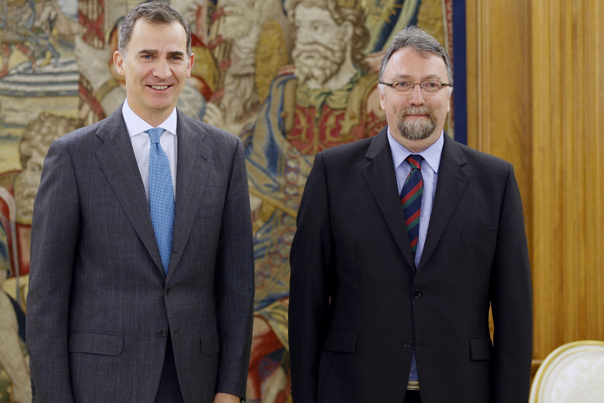 El Rey Felipe VI e Isidro Martínez de Foro Asturias. (Foto: EFE)