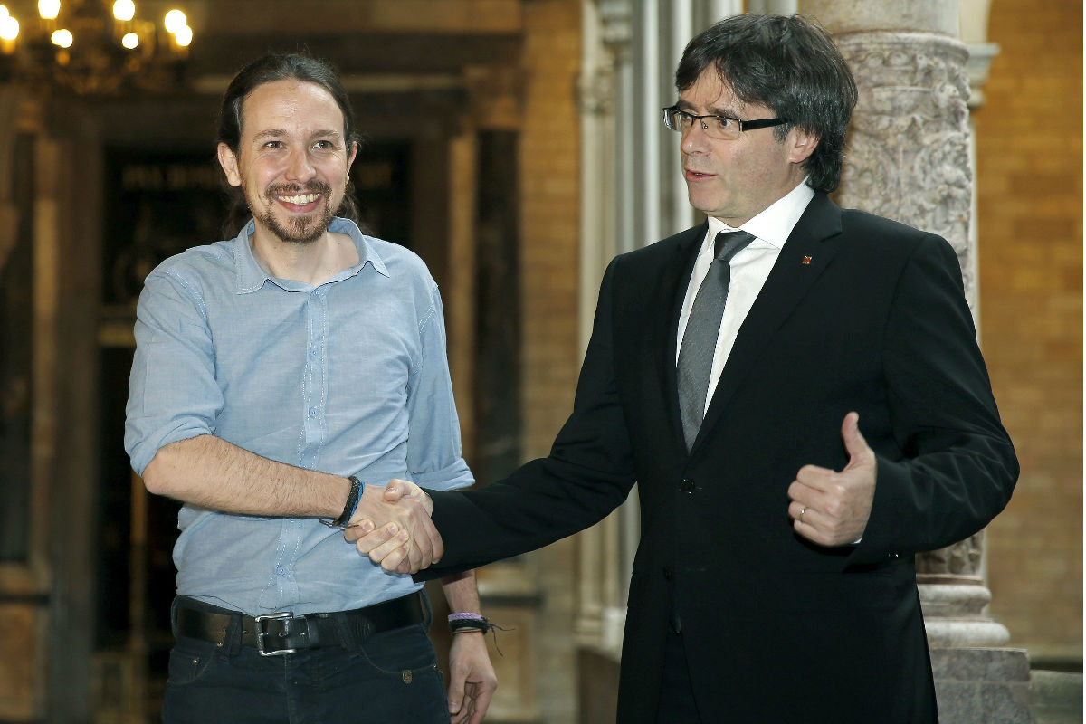 Iglesias y Puigdemont en la reunión. (Foto: EFE)