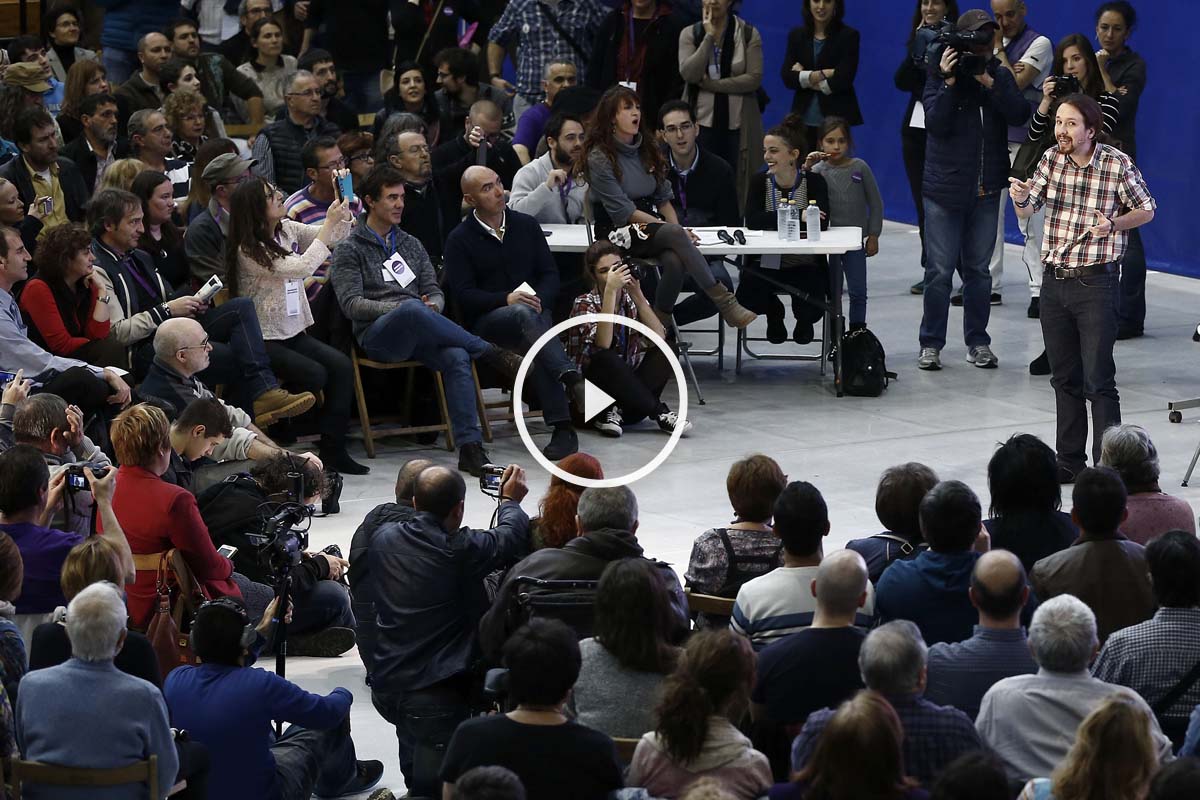 Pablo Iglesias, durante el acto en Navarra en el que ha defendido a Otegi como un hombre de paz (Foto: EFE)