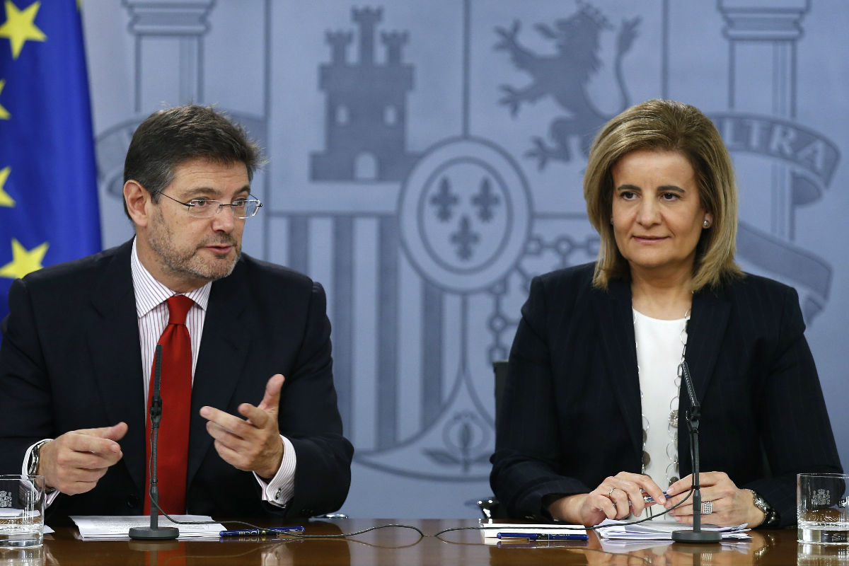Rafael Catalá y Fátima Báñez. (Foto: EFE)