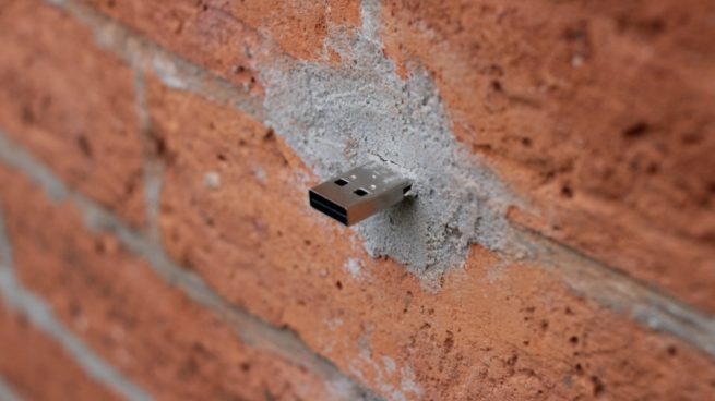 ‘Dead Drop’ o compartir información en memorias USB incrustadas en las paredes de tu ciudad