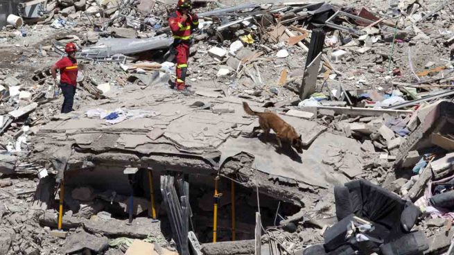 Aparecen dos cadáveres entre los escombros del edificio derrumbado en Tenerife