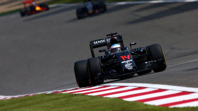 Fernando Alonso con el McLaren-Honda MP4-31 en Shanghai (Getty)