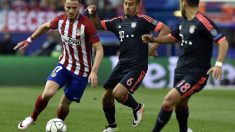 Saúl es perseguido por Thiago. (AFP)