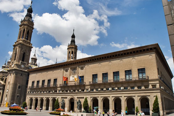 Fachada del Ayuntamiento de Zaragoza.