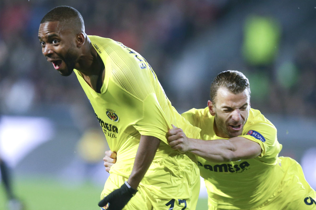 Bakambu y Soldado celebran un gol del Villarreal. (Reuters)