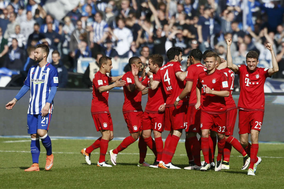 Los jugadores del Bayern celebran un gol contra el Hertha. (Reuters)