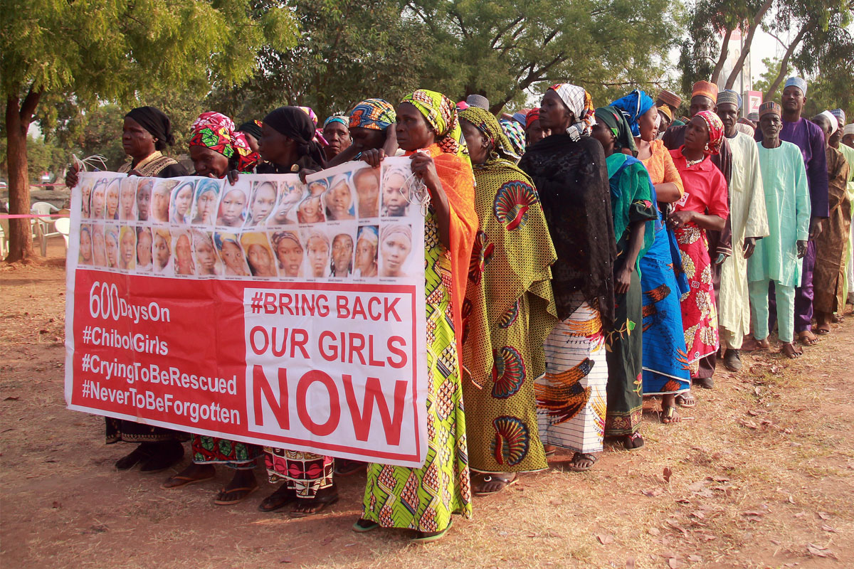 Manifestantes en Nigeria piden la liberación de las secuestradas. (Foto: AFP)