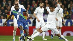 Casemiro intenta recuperar un balón. (Reuters)