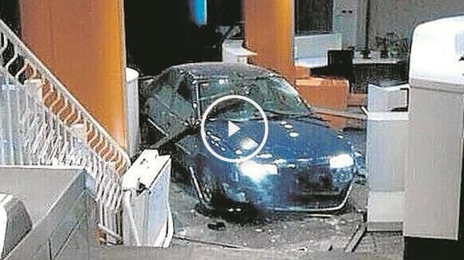 La Audiencia Provincial de Madrid juzga al hombre que empotró su coche contra la sede del PP
