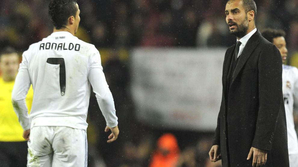 Cristiano y Guardiola, en un Clásico en el Camp Nou. (AFP)