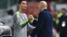 Cristiano y Zidane se saludan en un partido de Champions. (AFP))