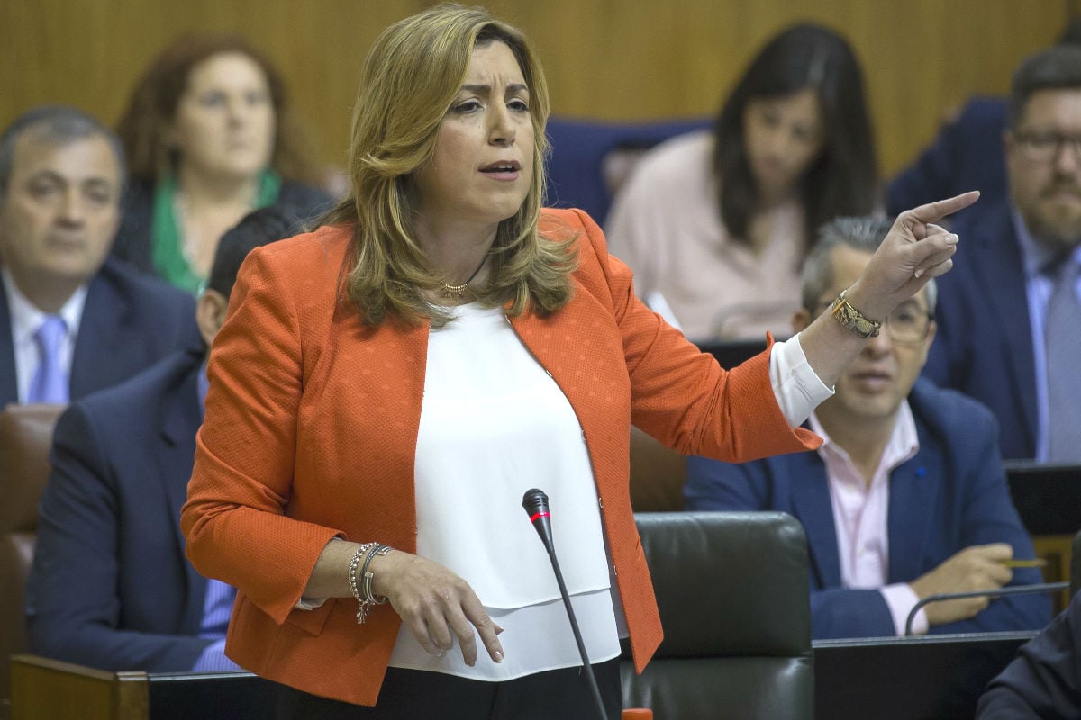 La presidenta de la Junta de Andalucía, Susana Díaz, en una de sus intervenciones durante una sesión de control al Ejecutivo en el Parlamento de Andalucía en Sevilla (Foto: Efe)