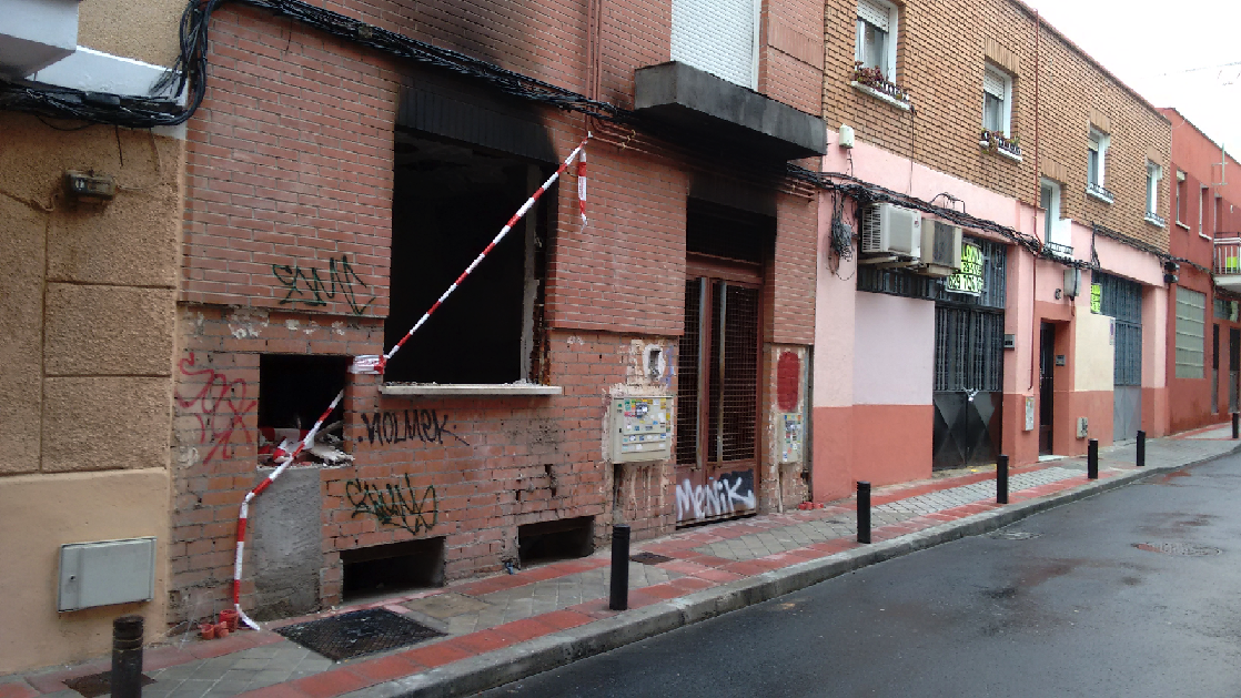 El incendio de una vivienda okupa ha hecho estallar a los vecinos. (Foto: OKDIARIO)